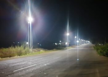 पथदिव्यांच्या प्रकाशाने नंदूरबार शहरातील वसाहती झळाळल्या, नागरी सुविधेत भर: नवापूर चौफुली ते जिल्हा रुग्णालयापर्यंत रस्ते प्रकाशमान