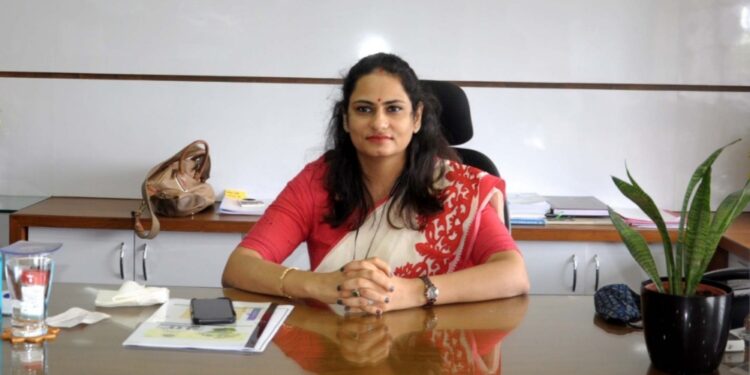 नागरिकांनी दीपोत्सवात मास्क वापरत सोशल डिस्टन्सिंगचे पालन करावे : जिल्हाधिकारी मनीषा खत्री