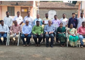 धुळे घटक कृषि तंत्र विद्यालय येथे प्रशस्तीपत्र वाटप