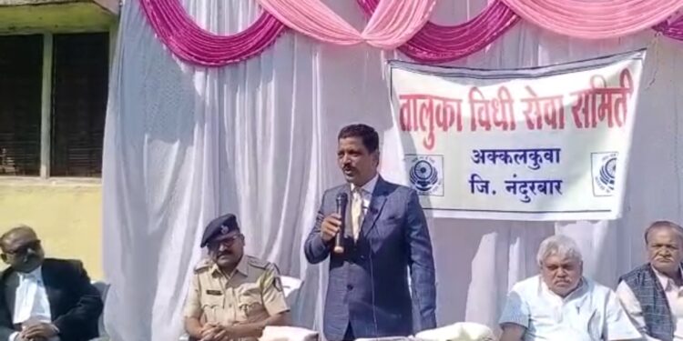 माहितीमुळे नागरिकांमध्ये कायद्याबाबत जागृती होते: न्या.व्ही. पी.शिंदे यांचे प्रतिपादन