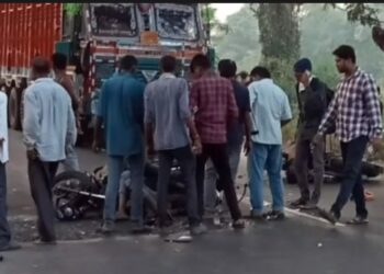 मोदलपाडा ते मेंढवड फाट्या दरम्यान दोन दुचाकींचा समोरा समोर धडक, दोन युवक ठार तर दोन जण गंभीर जखमी