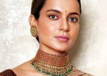 फिल्म अभिनेत्री कंगना राणावत यांच्यावर कारवाई साठी त्यांनी गाठले म्हसावद पोलीस ठाणे