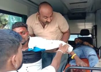 नवापूर – नंदुरबार रस्त्यावर दोन दुचाकींची समोरासमोर धडक, भीषण अपघातात तीन युवक गंभीर जखमी