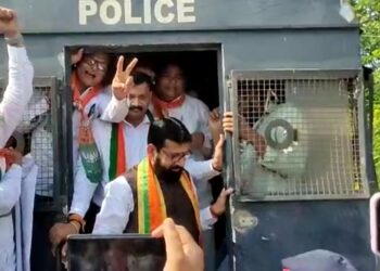 पोलिसांनी भाजपा जिल्हाध्यक्ष विजय चौधरी सह आमदार राजेश पाडवींना घेतले ताब्यात