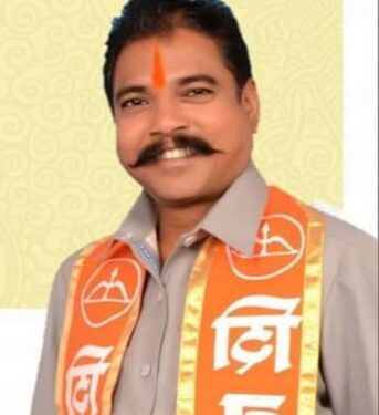 शिवसेना जिल्हाप्रमुख आमश्या पाडवी यांच्या रास्ता रोको आंदोलनानंतर ६१आश्रमशाळेतील कर्मचाऱ्यांना मिळाला आदेश