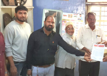 बसस्थानकातील नाथजलसाठी उभारण्यात येणारे अतिक्रमित दुकान शेड काढावे ,बसस्थानकातील व्यवसायिक दुकानदारांची मागणी