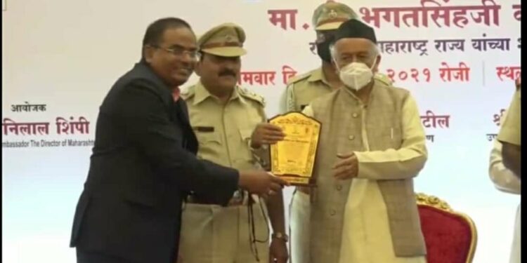 माध्यमिक शिक्षणाधिकारी मच्छीन्द्र कदम यांना समाजसेवा रत्न पुरस्काराने सन्मानित