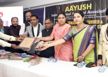 डॉ.बाळू बडगुजर यांना खान्देश गौरव अवॉर्ड,  ग्रामीण भागातील रुग्णसेवेची दखल