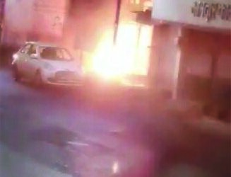 नंदुरबार येथे आमदार कार्यालयाजवळ ट्रान्सफॉर्मर जळून खाक