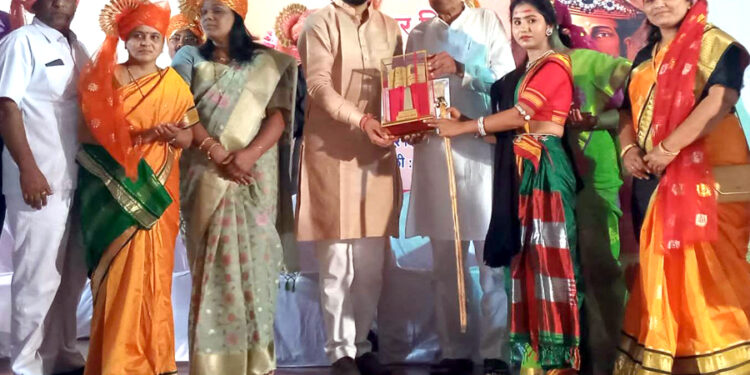 धनश्री आजगे यांचा राष्ट्रीय यशवंतरत्न पुरस्काराने गौरव