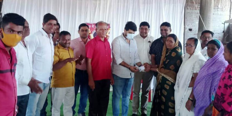 माळीवाडा परिसरात ५० जणांचे लसीकरणासह ४५० जणांना कोविन पासचे वितरण