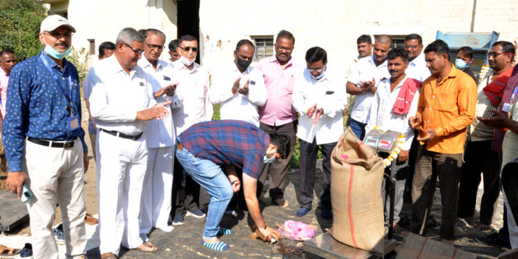 नंदुरबार शेतकरी संघातर्फे शासकीय आधारभूत भरड धान्य खरेदी केंद्राचे उदघाटन