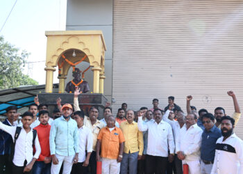 छत्रपती शिवाजी महाराजांच्या पुतळ्याची विटंबना करणार्‍यांवर कठोर कारवाई करण्याची मराठा समाजातर्फे मागणी