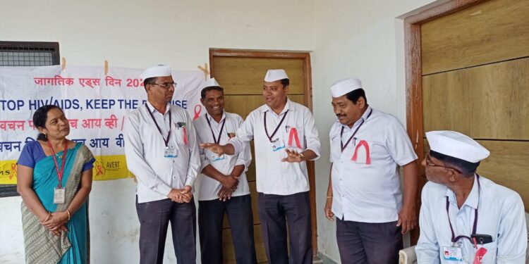 शेजवा येथील माध्यमिक विद्यालयात जागतिक एड्स दिनानिमित्त पथनाट्याद्वारे जनजागृती