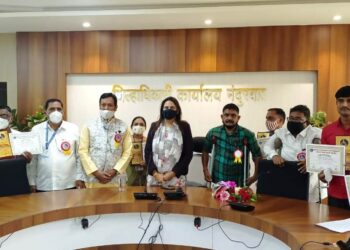 जागतिक दिव्यांग दिनानिमित्त गुणवंत कर्मचाऱ्याचा सत्कार