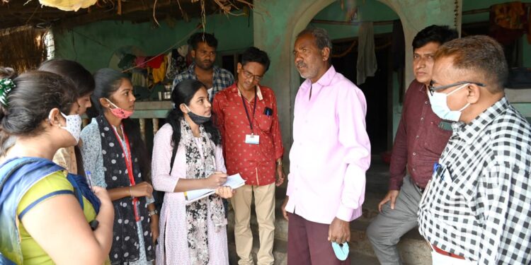 टाटा इंन्स्टिट्यूट मधील डॉ.समताज्योती बाळकृष्ण तायडे यांची पिंप्री येथे ग्रामीण आरोग्यसेवा सुविधा अभ्यास पाहणी