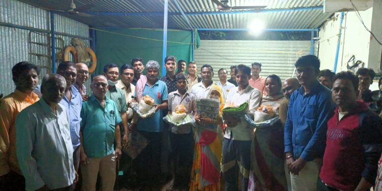 अवकाळी पावसामुळे नुकसान झालेल्या ऊसतोड कामगारांना मदतीला सरसावले अमेरीका निवासी नागरिक