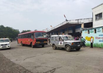 चालक नसल्याने लालपरी पुन्हा आगारातच