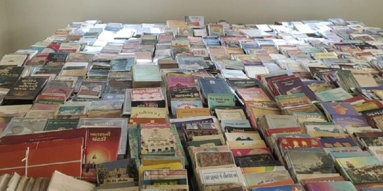 नवापूर येथील वरिष्ठ महाविद्यालयाला पाच लाखांची ग्रंथसंपदा भेट
