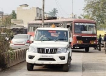 27 दिवसानंतर शहादा आगारातून ५ तर नवापूर आगारातून एक बस पोलीस बंदोबस्तात रवाना, 11 महिन्याच्या करारावर दोन कर्मचारी  रुजू