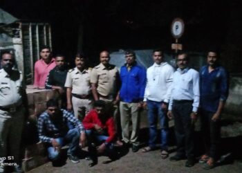 धडगाव येथे ११ लाख विदेशी दारुसह १९ लाखाचा मुद्देमाल जप्त, दोघांविरुद्ध गुन्हा दाखल