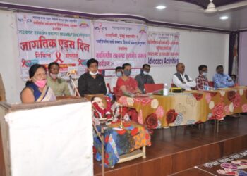 महाराष्ट्र राज्य एड्स नियत्रण संस्था व नवनिर्माण समाज हितार्थ संस्थेतर्फे एड्स जनजागृती  सप्ताह अंतर्गत विविध कार्यक्रमाच्या माध्यमातून जनजागृती