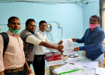 लस घेण्याची सक्ती केल्यास जिल्हाधिकारी यांच्यावर कारवाई करण्याची मागणीचे आरोग्य मंत्र्यांना निवेदन सादर