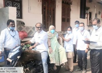 तळोद्यात 76 वर्षीय आजीबाईने घेतली लस