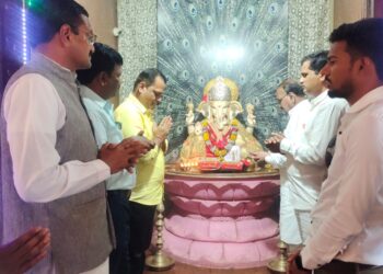 खा.शरदचंद्र पवार यांच्या दीर्घायुष्यासाठी  राष्ट्रवादी ओबीसी सेलतर्फे अभिषेक, महाआरती व प्रसादाचे वाटप