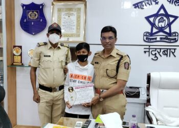 राज्यस्तरीय स्केटींग स्पर्धेत प्रथम क्रमांक आल्याबद्दल हर्षल वळवीचा पोलीस अधीक्षकांनी केला सत्कार