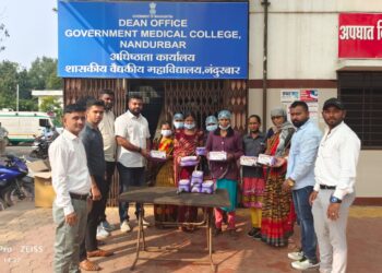 खा. शरदचंद्र पवार यांचा वाढदिवसनिमित्त नंदूरबार शहर राष्ट्रवादी युवक कॉंग्रेसतर्फे १५० महिला कर्मचाऱ्यांना टिफिन बॉक्सचे वाटप