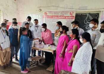 भरडू येथील अनुदानित आश्रमशाळेत  सिकलसेल तपासणी मोहीम