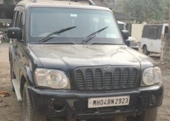 नवापूर शहराजवळ अवैध गुटख्यासाह आठ लाख ६० हजाराचा मुद्देमाल जप्त, तिघांविरुद्ध गुन्हा दाखल