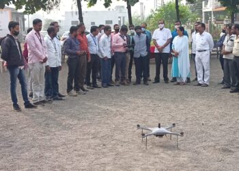 पहिल्या टप्प्याअंतर्गत वाण्याविहीर येथे ड्रोनद्वारे गावठाण मोजणी सर्वेक्षणाला सुरवात