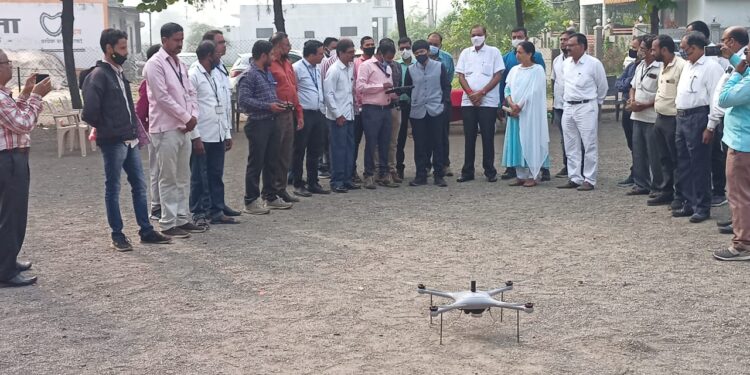 पहिल्या टप्प्याअंतर्गत वाण्याविहीर येथे ड्रोनद्वारे गावठाण मोजणी सर्वेक्षणाला सुरवात