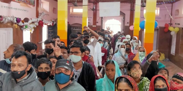 सारंगखेडा येथे हजारो भाविकांनी घेतले एकमुखी दत्ताचे दर्शन