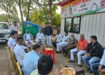 माजी आ.चंद्रकांत रघुवंशी यांची राष्ट्रवादीच्या संपर्क कार्यालयाला भेट, तळोदा येथे राजकीय चर्चेला आले उधाण