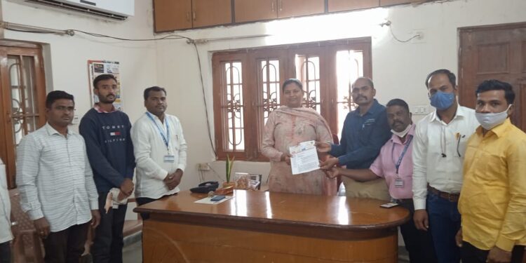 आदिवासी भागात कार्यरत प्राथमिक शिक्षकांना एकस्तर वेतननुसार लाभ मिळावा खा. डॉ.हिना गावीत यांच्या कडे प्रहार शिक्षक संघटनेची मागणी