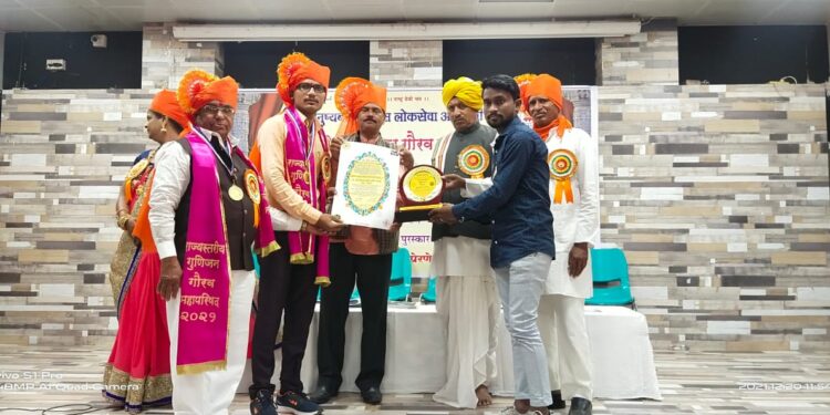 राज्यस्तरीय आदर्श युवा महाराष्ट्र युथ आयडॉल समाजरत्न पुरस्काराने सीएचओ डॉ. दिपक साटोटे सन्मानित