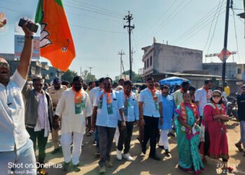 तळोदा येथे भाजपाचा प्रांताधिकारी कार्यलयावर मोर्चा, अतिक्रमितधारक शेतकर्‍यांना अपात्रतेच्या बजावलेल्या नोटीसा मागे घेवून पुन्हा पडताळणी करण्याचे ठोस आश्वासनानंतर मोर्चेकरी फिरले माघारी