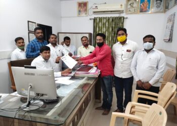 प्रहार शिक्षक संघटनेतर्फे प्राथमिक शिक्षकांच्या प्रलंबित प्रश्‍नांसंदर्भात बिडीओंना निवेदन