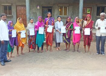 तळोदा तालुक्यात अध्यक्ष “आपल्या दारी “उपक्रम राबवित संजय गांधी निराधार योजनेचे मंजुरीचे पत्र लाभार्थ्यांना थेट घरपोच वाटप