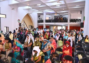 नंदूरबार येथे फ्रेंक्लिन चर्च मध्ये सामूहिक प्रार्थनेने नाताळ सण साजरा