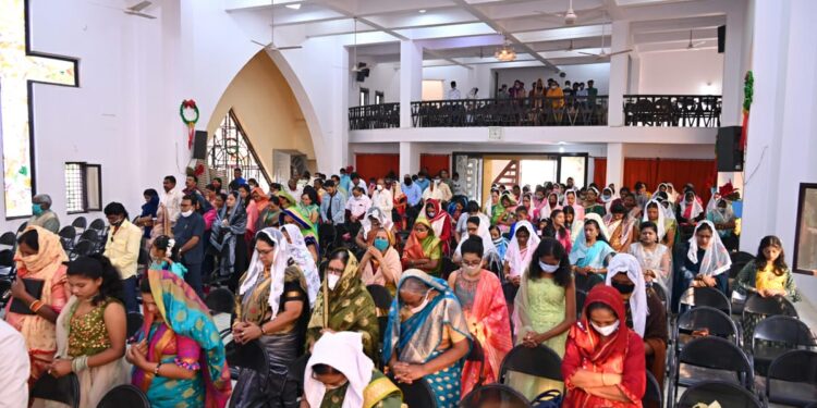 नंदूरबार येथे फ्रेंक्लिन चर्च मध्ये सामूहिक प्रार्थनेने नाताळ सण साजरा