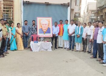 नवापुर भाजपातर्फे सुशासन दिनानिमित्त ज्येष्ठ  पदाधिकारी व कार्यकर्ते यांचा तालुकाध्यक्ष भरत गावित यांच्या हस्ते सन्मान