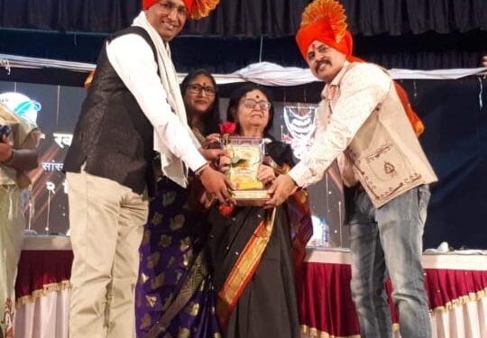 तिशी येथील गोकुळ पाटील यांना खान्देश भुषण पुरस्काराने सन्मानित