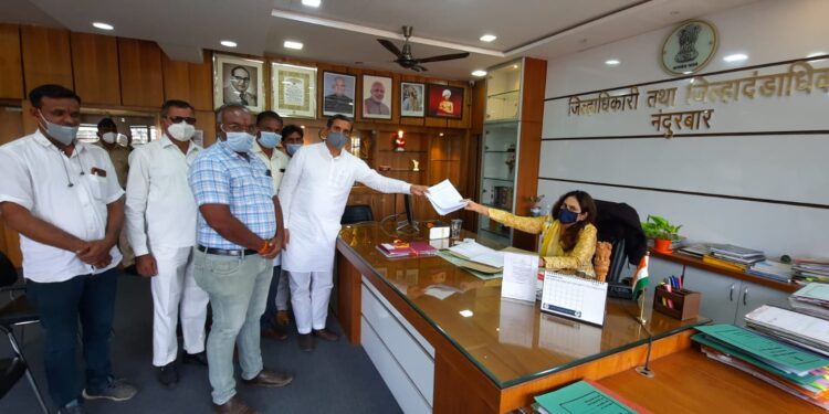 साखर कारखान्यांनी ऊस दराबाबत आठ दिवसात फेरविचार न केल्यास जिल्ह्यात ऊस तोड बंद आंदोलन : अभिजीत पाटील यांचा ईशारा