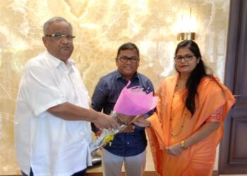 आ.अमरीशभाई पटेल यांची विधानपरिषद सदस्यपदी बिनविरोध निवड झाल्याबद्दल भरत गावीतांनी दांपत्यासह केला सत्कार