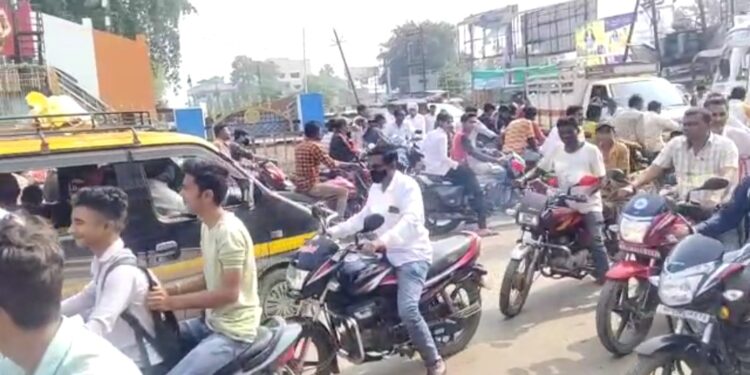 शहादयात वाहतुकीचा बोजवारा;ट्रॅफिक जामने नागरिक हैराण, वाहतूक पोलीस मात्र गायब