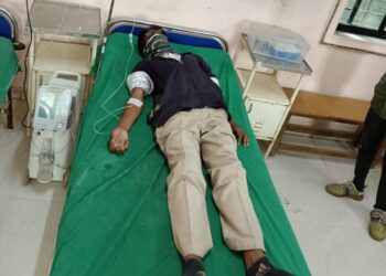 27 दिवसानंतर आगारातून बस घेऊन जाणारा चालक तणावामुळे एका शेतात आढळला बेशुद्ध अवस्थेत